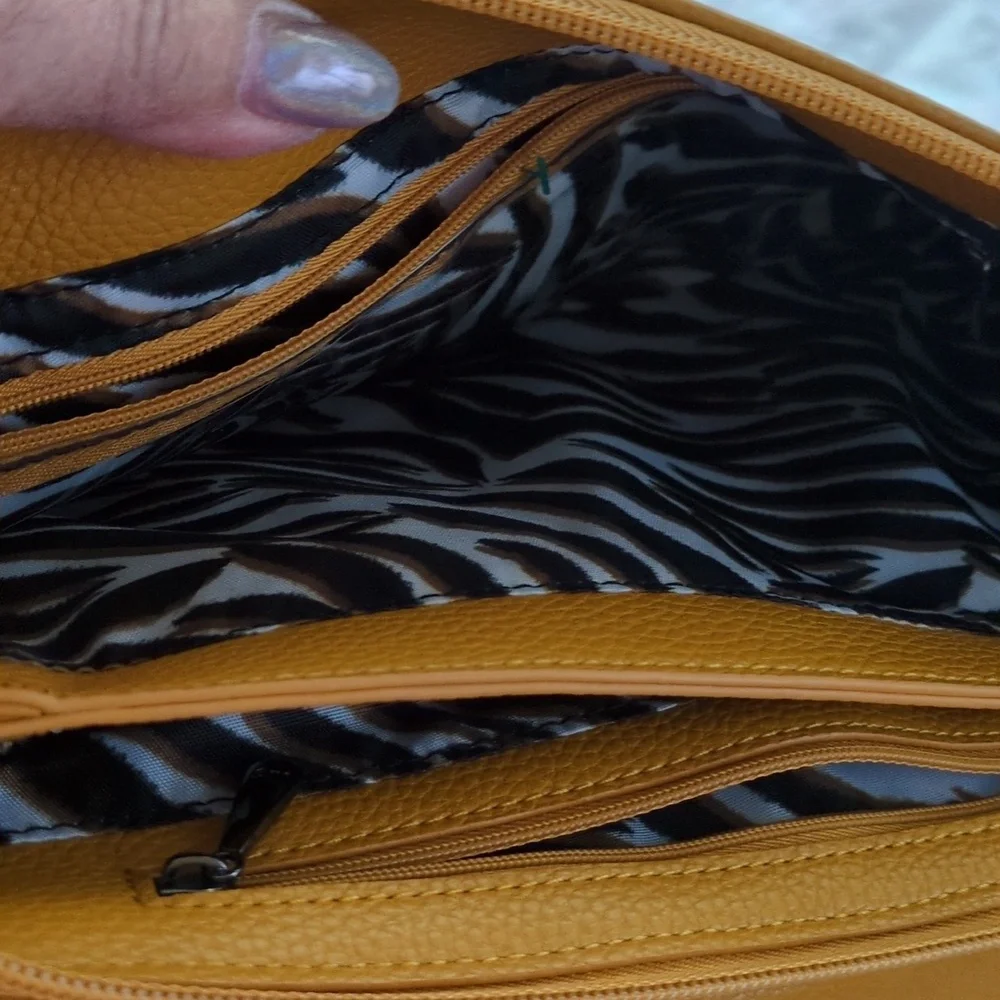 Lug Mustard Quilted Bag with Gunmetal Chain Strap And RFID Card Purse NWOT - Picture 6 of 10
